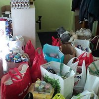 Жители помогли одеждой и продуктами доставленным в "Муцениеки" гражданам Ирака