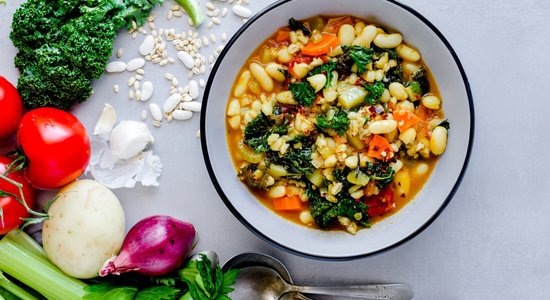 Ribollita – pupiņu un grūbu zupa toskāniešu gaumē