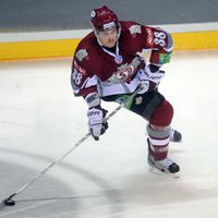 Rīgas 'Dinamo' hokejisti Novokuzņeckā turpina zaudējumu sēriju