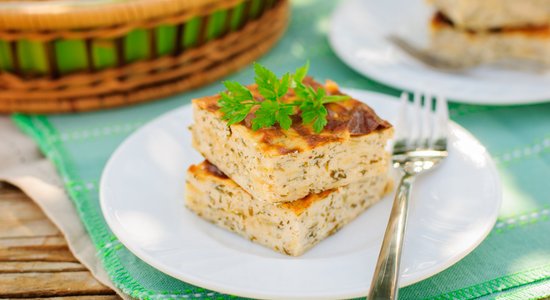 Sāļais biezpiena sacepums ar garšaugiem