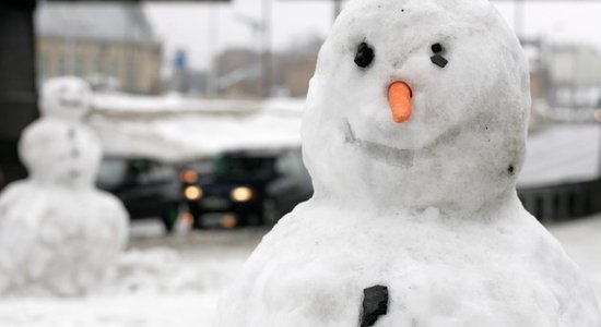 В конце недели в стране снежно и туманно; в Риге - продолжительные дожди и мокрый снег