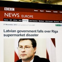 Ārzemju mediji plaši apraksta Dombrovska atkāpšanos