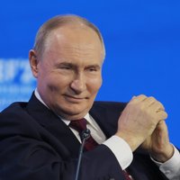 Putins dižojas ar Krievijas ekonomikas sasniegumiem, taču ne viss ir tik spīdoši