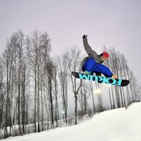 Лыжный сезон открыт: где в Латвии уже можно покататься на лыжах и санках?
