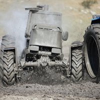 'Traktori, uz starta!' Dažādās traktoru sacensības pasaulē un Latvijā