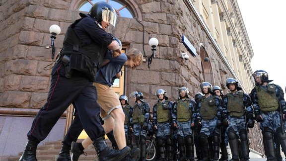 Maskavā opozīcijas protestu akcijas laikā aizturēti gandrīz 520 cilvēki - 1