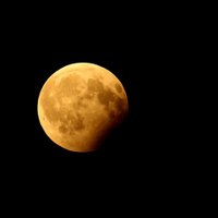 Foto: Daļējs Mēness aptumsums Tukumā