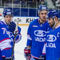 Lidmašīnas negadījumā iesaistītā 'Lada' noslēdzošajā KHL mačā piekāpjas 'Salavat Julajev'