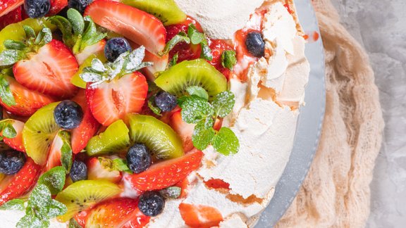 pavlova kūka deserts saldais kivi