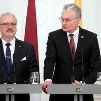 'Sadarbības gadadiena' – Baltijas valstu prezidenti sveic Baidenu diplomātisko attiecību simtgadē