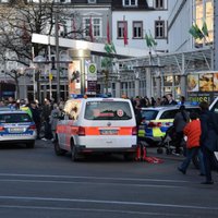 Automašīna Vācijā iebrauc gājēju ielā; viens bojā gājušais