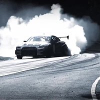 Video: 'Nissan GT-R' kalnā braukšanas sacīksti veic iespaidīgā driftā