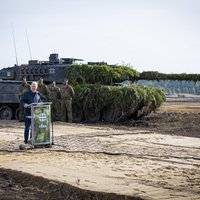 Vācija šogad varētu nodot Ukrainai 10-15 tankus 'Leopard 2', ziņo medijs