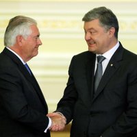 Krievijai pirmajai jāsper soļi situācijas stabilizēšanai Ukrainā, uzsver Tilersons