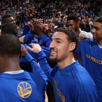 'Warriors' izcīna 15. uzvaru pēc kārtas un atkārto NBA rekordu