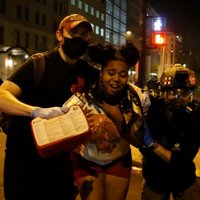Nerimstot protestiem un nekārtībām, ASV pilsētās izsludināta komandantstunda