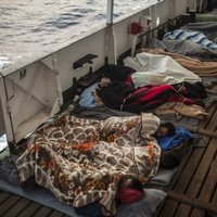 Itālija un Malta atsakās uzņemt kuģi ar 450 migrantiem