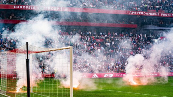 Nekārtības Nīderlandes futbolā, Ajax, Feyenoord