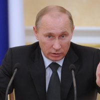 Путин написал статью об "арабской весне" и опасности в соцсетях