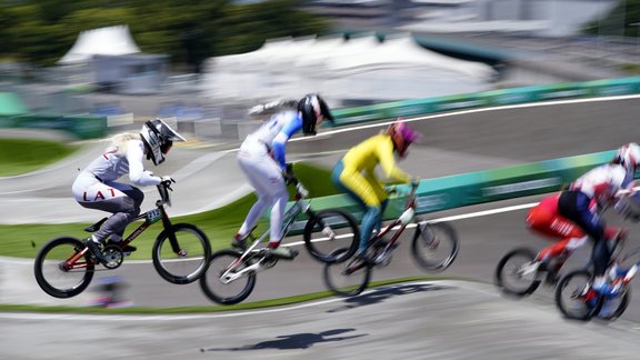 Tokijas olimpiskās spēles, BMX: Helvija Babris, Vineta Pētersone - 47