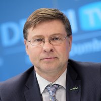 Koalīcija vienojas eirokomisāra amatam virzīt Dombrovski