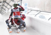 Kamaniņu braucēji Bots/Plūme piedzīvo nepatīkamu kritienu olimpiskajā trasē