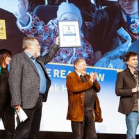 'Artdocfest/Riga' galveno balvu saņēmusi filma 'Atpakaļskata spogulī'
