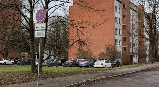 ВИДЕО: Будем эвакуировать! Рижане получили штрафы за парковку у дома - в Думе говорят, это для общего блага