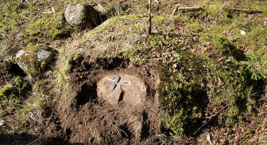 Zūd vēstures liecības – aicina neaprakt vēsturiskos robežakmeņus