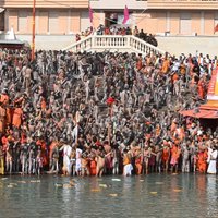 Индия: на праздник Кумбха мела собираются 150 млн паломников. И это в разгар эпидемии ковида