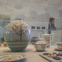 Izstādē Tallinā skatāmi 40 darbi no Dekoratīvās mākslas un dizaina muzeja kolekcijas