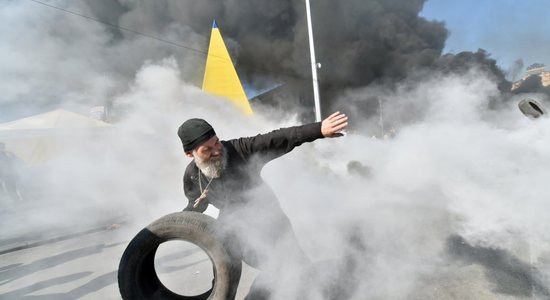 Kijevas pievārtē atrod ieročus, kas tika pavērsti pret demonstrantiem Eiromaidanā