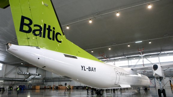 "airBaltic" iepazīstina ar jauno "Bombardier" lidmašīnu. - 32