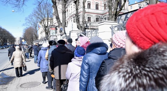 Krievijas prezidenta 'vēlēšanas': Baltijas vēlētājiem pie robežas atvedīs autobusus