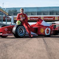 Foto: Izsolīs Šūmahera leģendāro 'Ferrari F2002' formulu