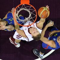 Video: Latvijas basketbolisti turpina priecēt ar skaistiem 'slam dunk'