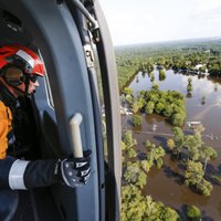 Tramps lūdz astoņus miljardus dolāru 'Hārvija' postažas likvidēšanai