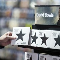 Альбом Дэвида Боуи впервые возглавил хит-парад в США