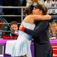 Ostapenko neizdodas triumfēt Dohas tenisa turnīrā