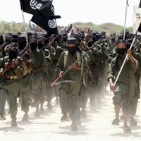 'Viņi uzradās un sāka mest mājās sprāgstvielas' - džihādistu uzbrukumā Kenijā vismaz 14 upuri