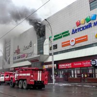 МЧС России: ТЦ "Зимняя вишня" загорелся из-за кабеля под 4-м этажом