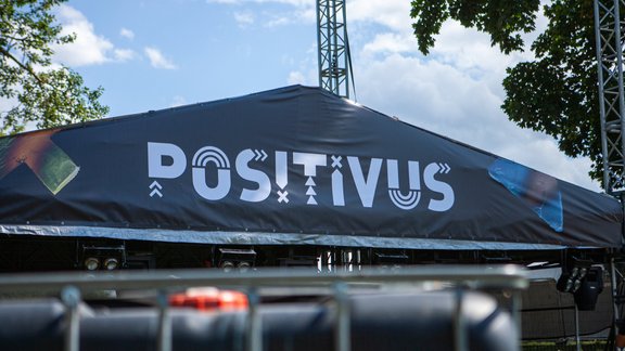 Positivus 2023: Lucavsalā sākta festivāla teritorijas iekārtošana - 24