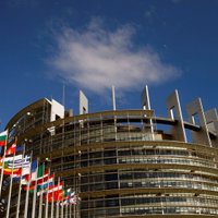 Jaunākā aptauja: EP deputātu krēslu iegūšanai pietuvojas sešas partijas