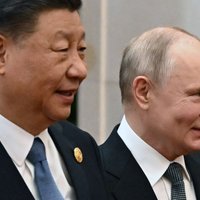 Sji aicina Putinu kopīgiem spēkiem 'aizsargāt starptautisko godīgumu'
