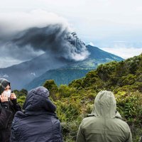 Foto: Kostarikā sācies iespaidīgs vulkāna izvirdums