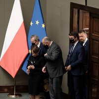 Polijas valdošā koalīcija nonāk krīzē dzīvnieku tiesību likuma dēļ