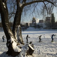 Teju visā Eiropā brīdina par aukstumu; gaisa temperatūra Krievijā noslīdējusi līdz -41 grādam