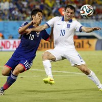 Japānas futbolisti vairākumā nespēj nospiest Grieķiju