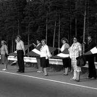 "Балтийскому пути" — 25 лет, а мы публикуем редкие фотографии