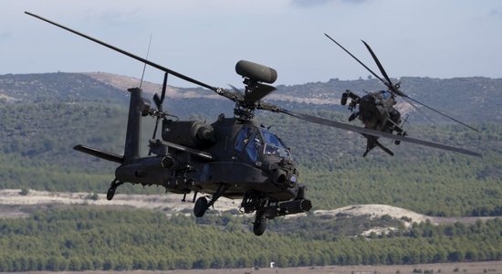 ASV apstiprina helikopteru 'Apache' pārdošanu Polijai